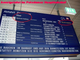 anzeigetafel im potsdamer hauptbahnhof